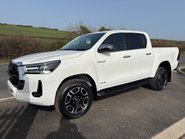 Toyota Hilux Invincible 4WD D-4D Double Cab Pickup 1