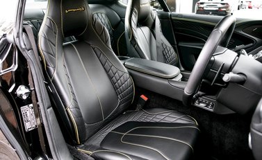 Aston Martin Vanquish S 12