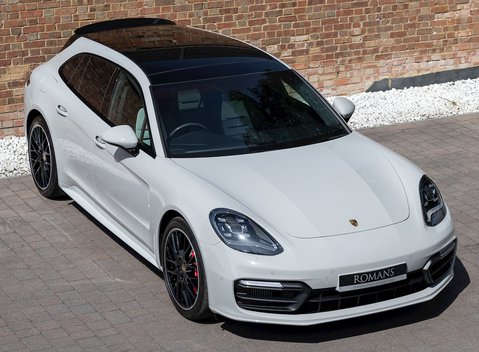 Porsche Panamera Turbo Sport Turismo 8