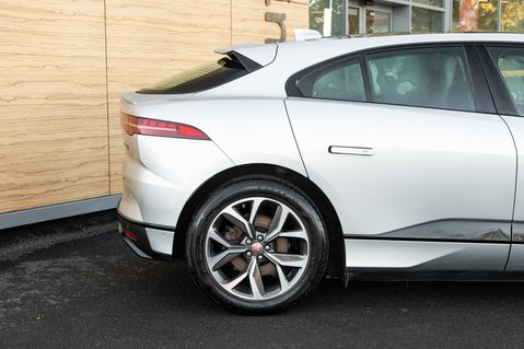 Jaguar I-Pace SE 8