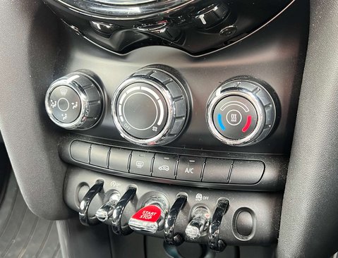 Mini Hatch 1.5 Cooper Sport 3dr 24