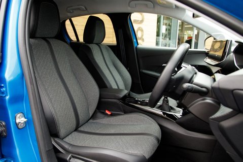 Peugeot 208 PURETECH ALLURE S/S 32