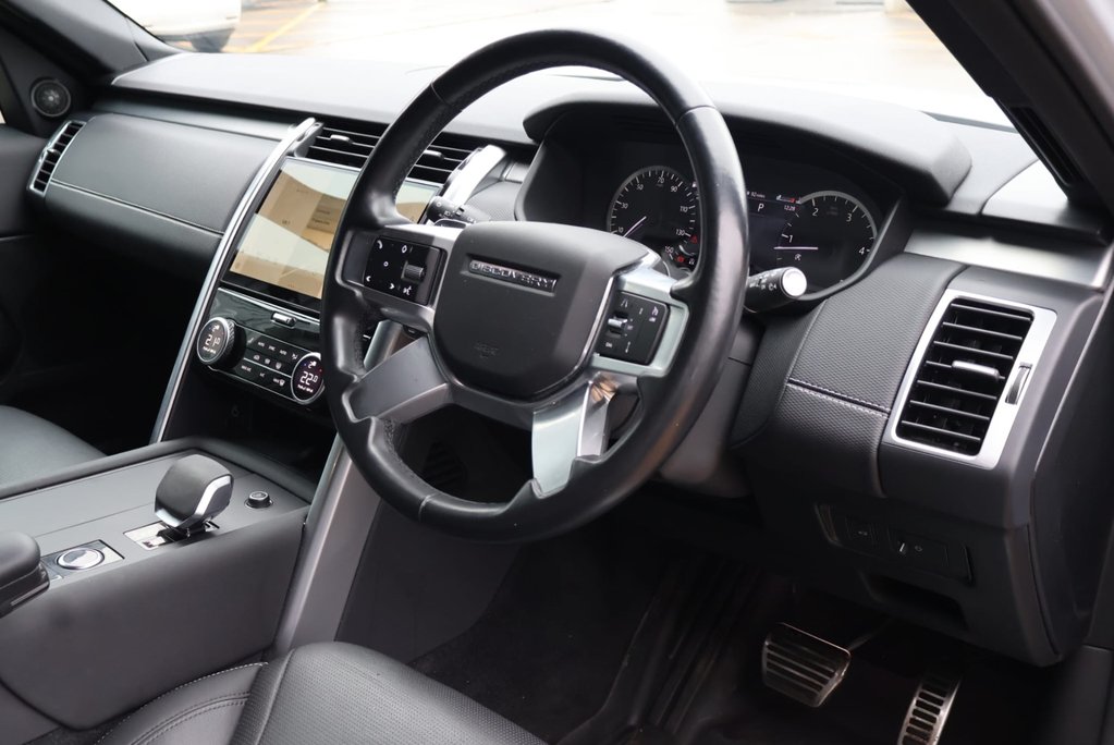 Land Rover Discovery R-DYNAMIC SE MHEV In RARE PEARL WHITE BLACK ROOF AND REAR SEATS  LOW MILES  11