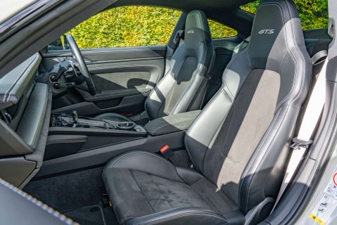 Porsche 911 Carrera 4 GTS PDK 9