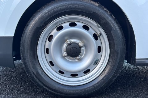 Ford Transit Courier Base Ecoboost 100 ps with Air Con / Rear Sensors 33