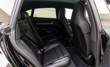 Porsche Taycan 4S Cross Turismo 14