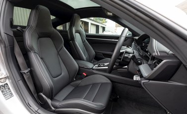Porsche 911 Carrera 4S (992) 12