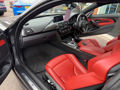 BMW M4 M4 COMPETITION 42