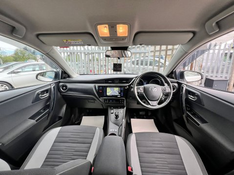 Toyota Auris VVT-I ICON TECH TOURING SPORTS 28
