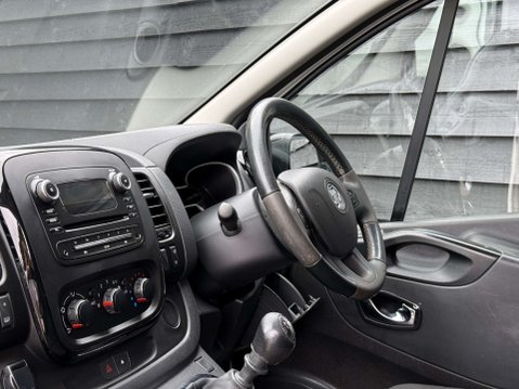 Vauxhall Vivaro 1.6 Vivaro 2700 Sportive CDTi 26