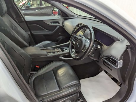 Jaguar F-Pace 2.0 F-Pace Chequered Flag AWD D Auto 4WD 5dr 44