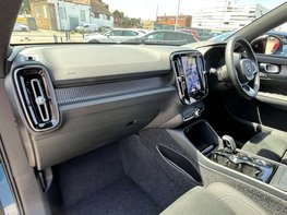 Volvo XC40 2.0 XC40 + B4 MHEV Auto 5dr 16