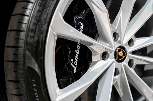 Lamborghini Urus V8. NOW SOLD. SIMILAR REQUIRED. PLEASE CALL 01903 254800. 5