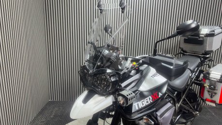 Triumph Tiger 2017 XCA Adventure bike 37K full metal luggage 800cc 45