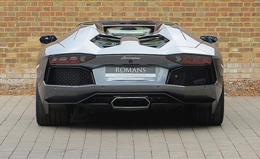 Lamborghini Aventador LP 700-4 Roadster 7
