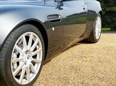 Aston Martin Vanquish V12 S 19