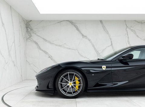 Ferrari 812 Superfast 24