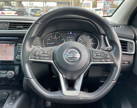 Nissan Qashqai 1.3 Qashqai N-Connecta DiG-T 5dr 19