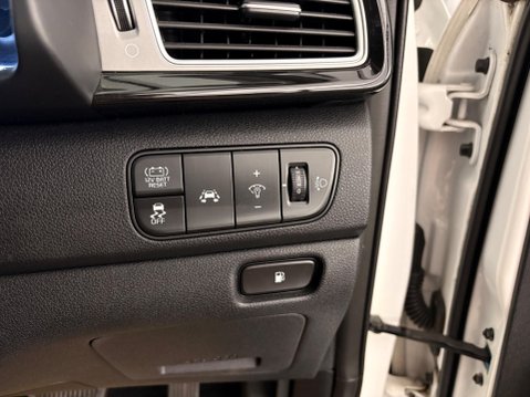 Kia Niro 1.6h GDi 2 DCT Euro 6 (s/s) 5dr 27