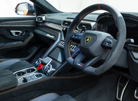 Lamborghini Urus Performante 10