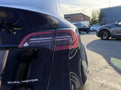 Tesla Model Y (Dual Motor) Long Range SUV 5dr Electric Auto 4WDE (384 bhp) 19