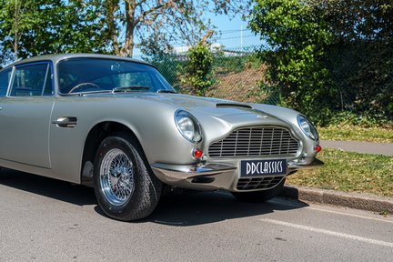 Aston Martin DB6 Mark II 8