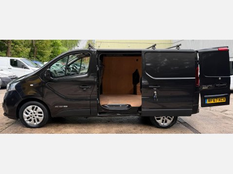 Renault Trafic 1.6 dCi ENERGY 27 Sport Nav Panel Van 5dr Diesel Manual SWB Standard Roof E 22