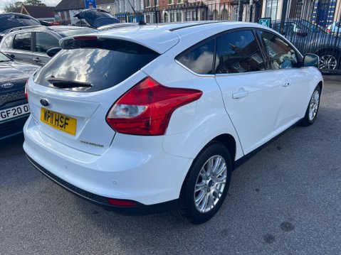 Ford Focus 1.6 Titanium Euro 5 5dr 4