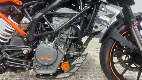 KTM Duke 2017 19K SPARES OR REPAIR PROJECT NAKED SUPERMOTO BIKE 125CC 14
