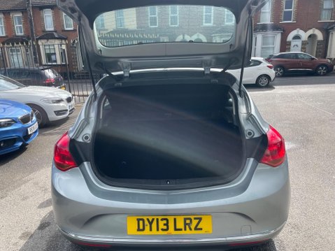 Vauxhall Astra 1.4 16v Exclusiv Euro 5 5dr 11
