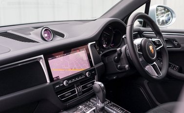 Porsche Macan GTS 18