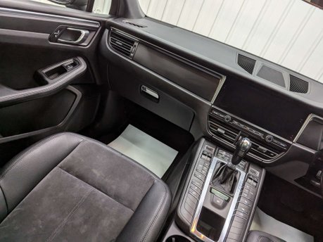 Porsche Macan 2.0 Macan Semi-Auto 4WD 5dr 48