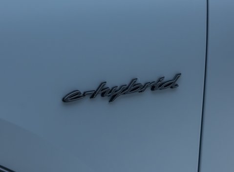 Porsche Cayenne TURBO E-HYBRID Coupe with GT Package 32