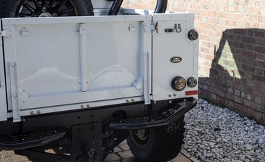 Land Rover Defender 90 Bowler Edition 21