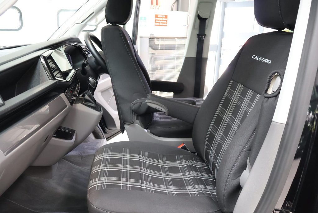 Volkswagen California OCEANI 4MOTION DSG HUGE SPEC VERY RARE  5 YEAR WARRANTY FROM NEW  4 BERTH 21