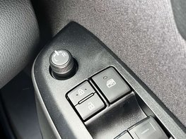 Toyota Yaris ICON HEV CVT 59