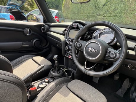 Mini Convertible Cooper 1.5 Petrol Manual Chili + PARKING ASSISTANT + VISIBILITY PACK 3