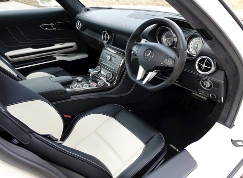 Mercedes-Benz SLS AMG 10