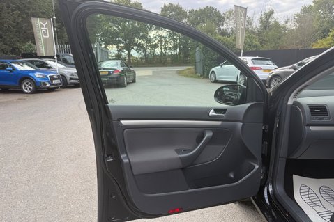 Volkswagen Golf BLUEMOTION MATCH TDI -DEMO +1 OWNER -19 SERVICES -£35 ROAD TAX -SUNROOF 35