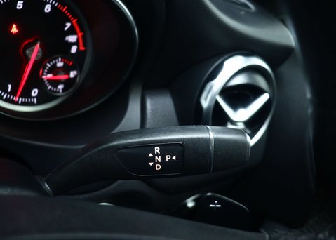 Mercedes-Benz GLA 1.6 GLA180 GPF Urban Edition SUV 5dr Petrol 7G-DCT Euro 6 (s/s) (122 ps) 39