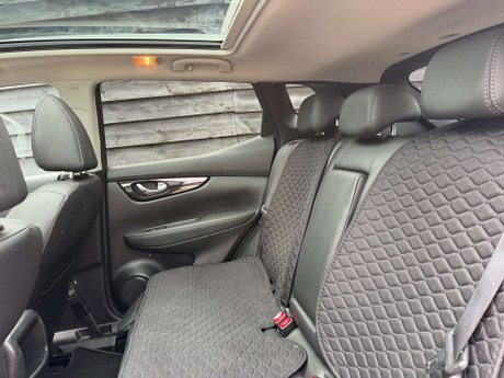 Nissan Qashqai 1.6 Qashqai Tekna dCi CVT 5dr 35