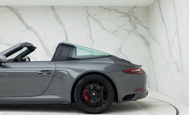 Porsche 911 Targa 4 GTS (991.2) Targa 28