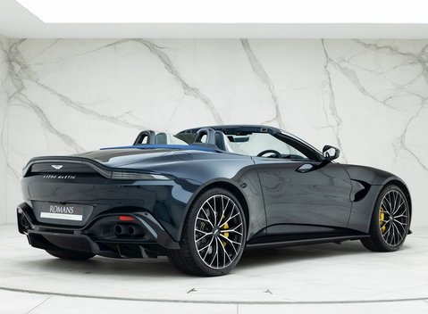 Aston Martin V8 Vantage Roadster 10