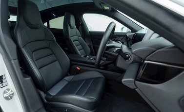 Porsche Taycan 4S 10