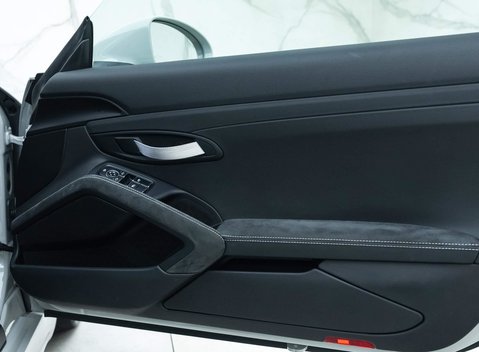 Porsche Cayman GT4 (718) 20