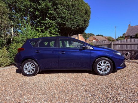 Toyota Auris 1.2 VVT-i Icon CVT Euro 6 (s/s) 5dr 4