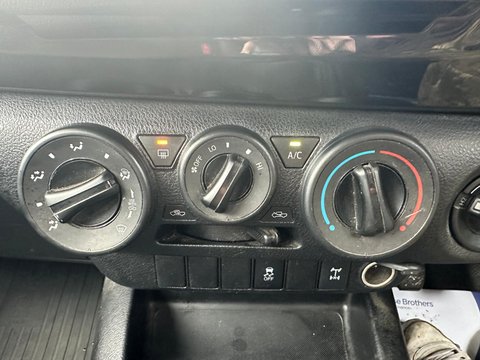 Toyota Hilux ACTIVE 4WD D-4D DCB 13