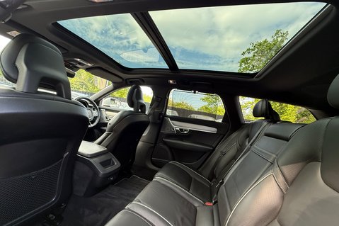 Volvo V90 D5 POWERPULSE R-DESIGN AWD 31