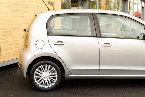 Volkswagen Up BASE 7