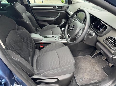 Renault Megane ICONIC TCE 20